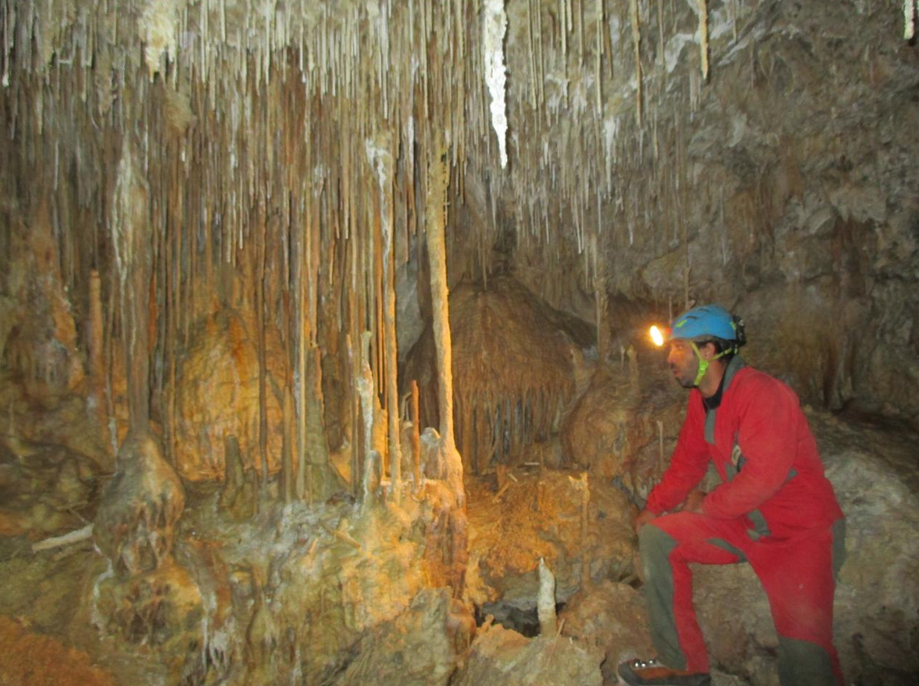 Underground Caving Adventure – Family-Friendly Dry Cave Exploration in Mallorca