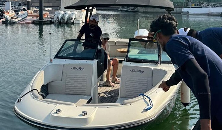 Private Sea Ray Boat Tour with Island Escape