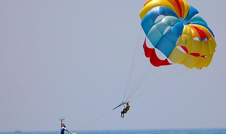 Parasailing Adventure aver Hurghada and Surrounding Red Sea Coast