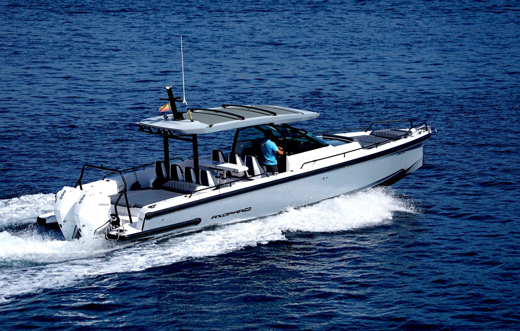 Axopar 37 Sun Top Boat Hire in Cala d'Or