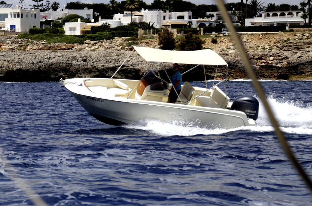 Invictus FX 200 Boat Hire in Cala d'Or