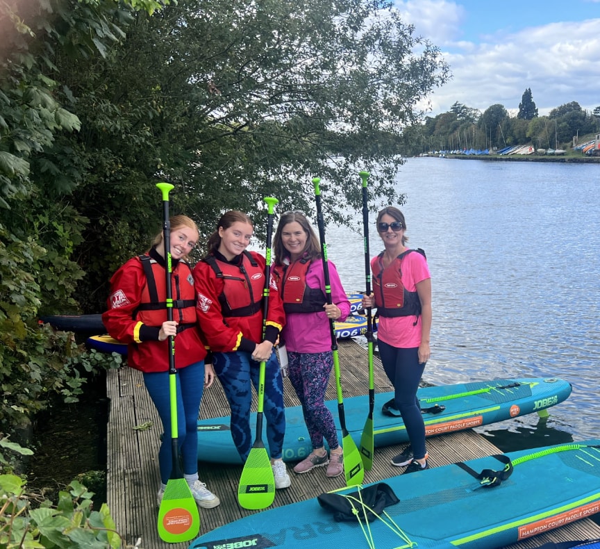 90-Minute Private Group SUP Lesson – River Thames, Surrey