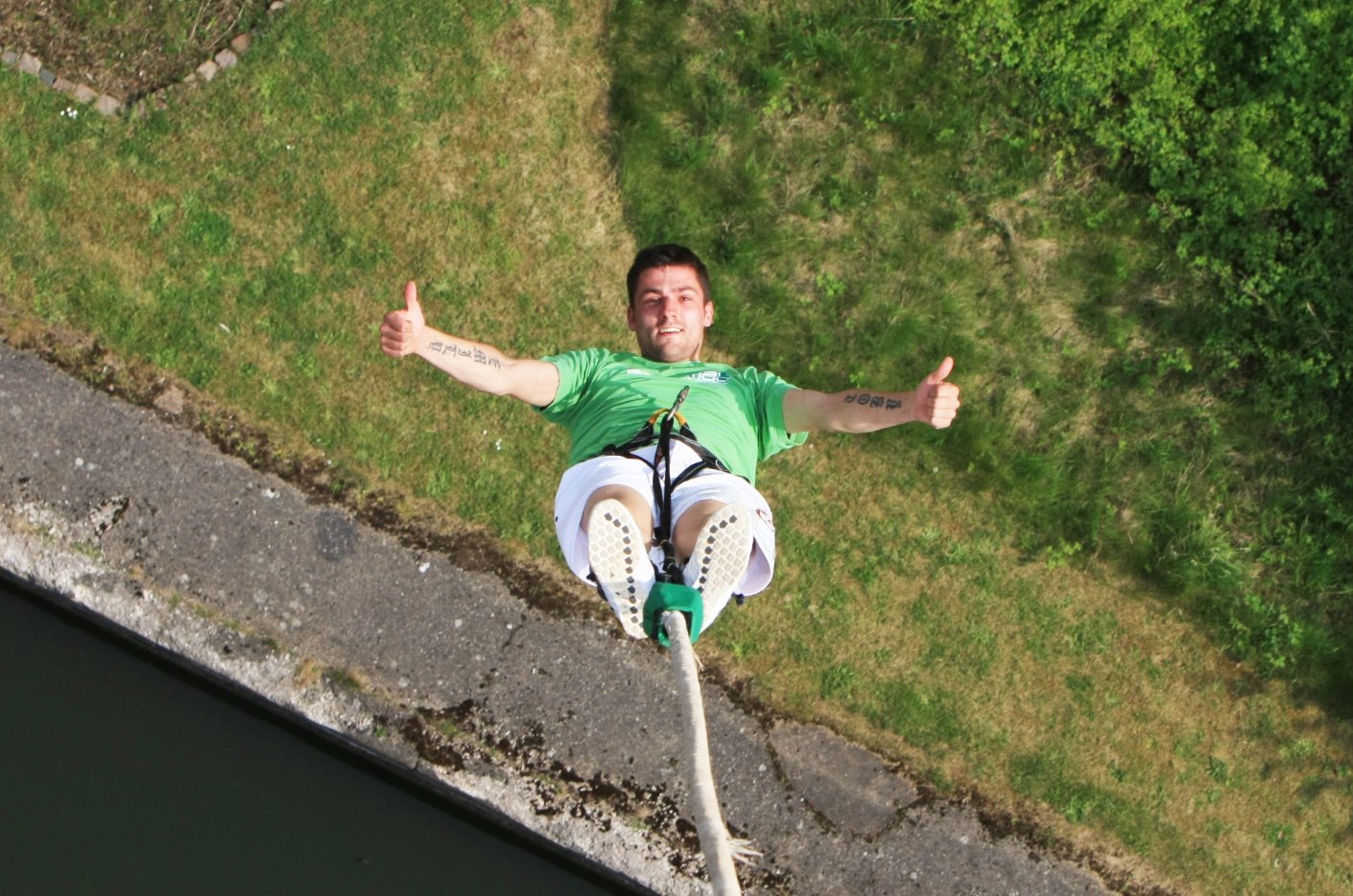 160ft Bungee Jump in Belfast Queens Quay