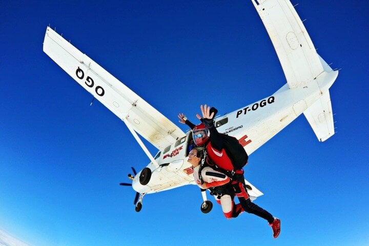 Double Parachute Jump in Boituva with Private Transport