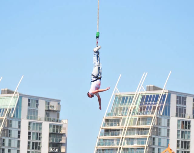 160ft Bungee Jump in Manchester Salford Quays