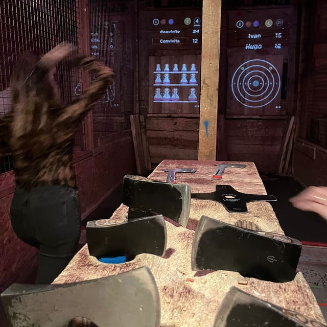 Classic Axe Throwing Session in Atocha, Madrid