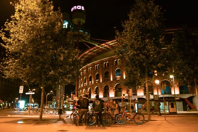 Barcelona Night Bike Tour with Tapas and Cava