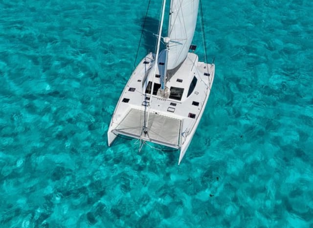 Cancún 4-Hour Private Catamaran with Open Bar & Reef Snorkelling