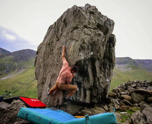 Outdoor Bouldering Coaching in the Peak District