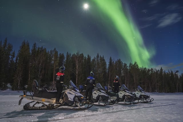 Northern Lights Snowmobile Photography Tour in Rovaniemi