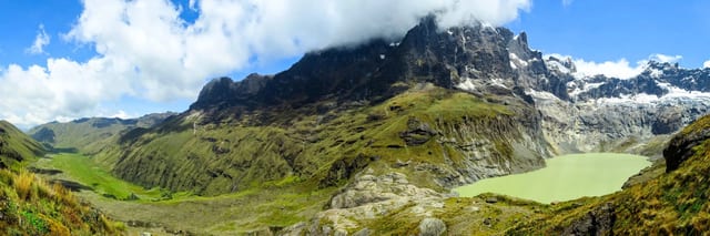 2-Day El Altar Volcano Yellow Lagoon Wellness Trek in Ecuador