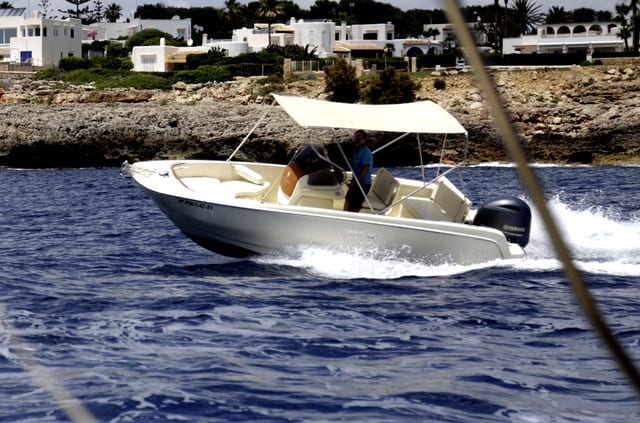 Invictus FX 200 Boat Hire in Cala d'Or