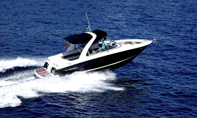 Regal 2700 Boat Hire in Cala d'Or