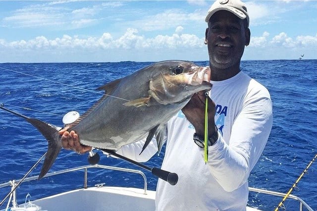 Full Day Fishing Experience with Barbecue and Pickup in Santos