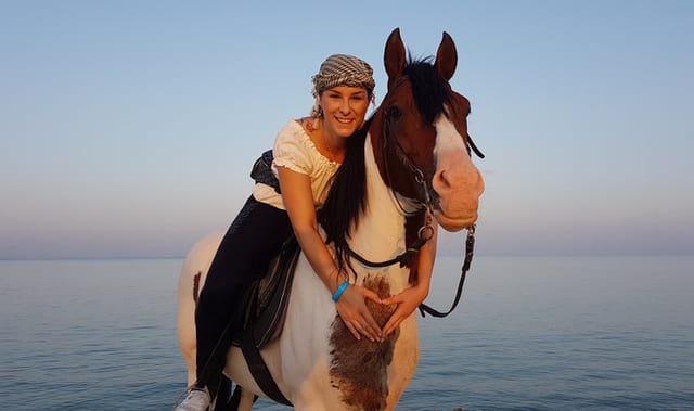 Premium 2 Hours Horse Riding, Desert Trail & Sea Beach - Hurghada