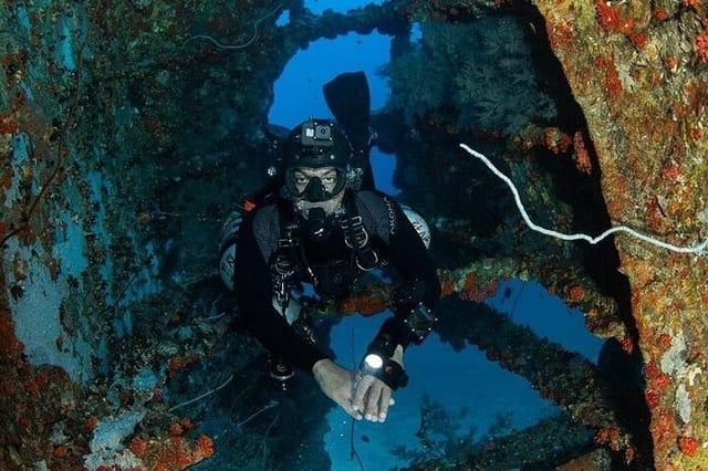 Scuba Diving in Colombo: Guided Wreck Dive