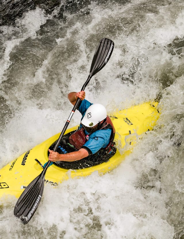 Guided Whitewater Kayaking Day in Haute-Savoie