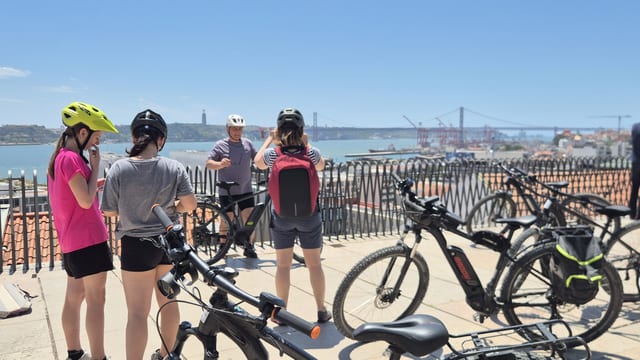 Private Seven Hills E-Bike Tour in Lisbon