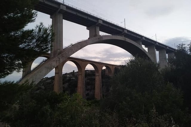 Guided Hike in Gravina di Castellaneta