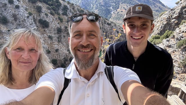 Roza and Embassa Gorge Hiking Tour in Ano Kera