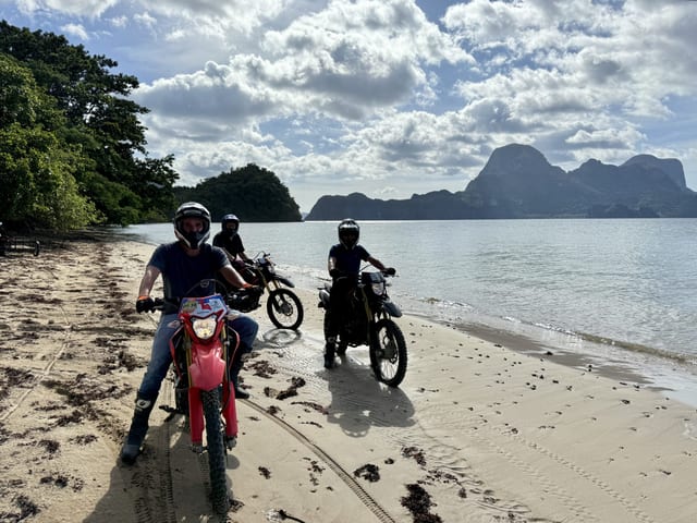 Scenic Highlights Motorcycling in El Nido