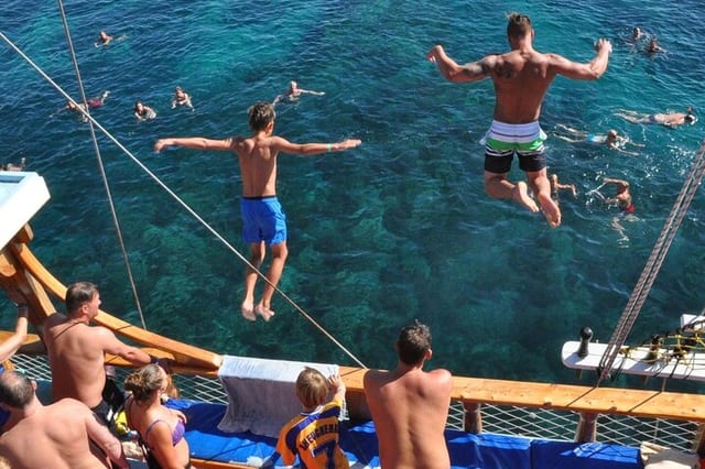 Full-Day Boat Trip for Swimming and Fishing with Lunch in Agadir