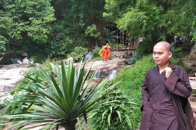 3-Hour Monk Trail Hike to Wat Doi Suthep in Chiang Mai