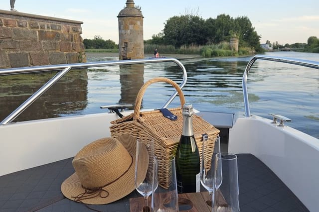 Sunset Cruise with Wine or Prosecco in Gdańsk