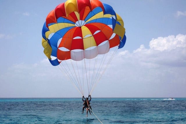 Parasailing: Fly High Sea Adventure with Transfer in Hurghada