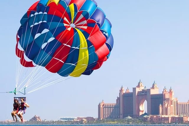 Parasailing in Dubai Marina