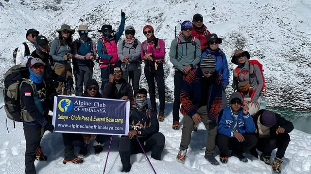 Gokyo, Cho La Pass, Everest Base Camp, and Kongma-La Pass Trek – 17 Days