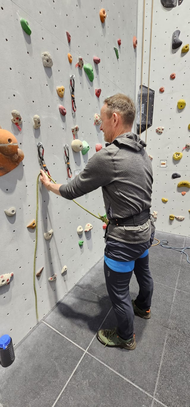 Learn to Lead - Indoor Climbing Session in Cumbria
