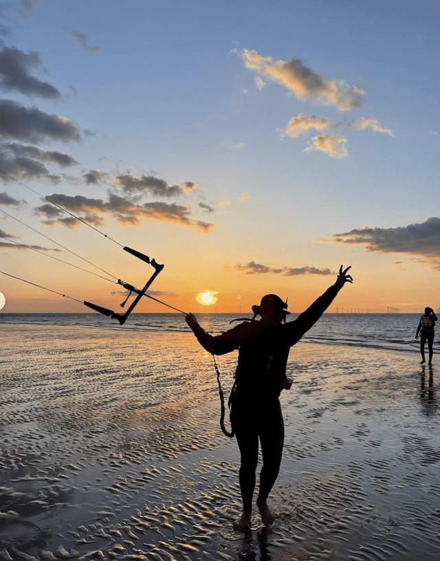 Kitesurfing Zero to Superhero on Wallasey Beach