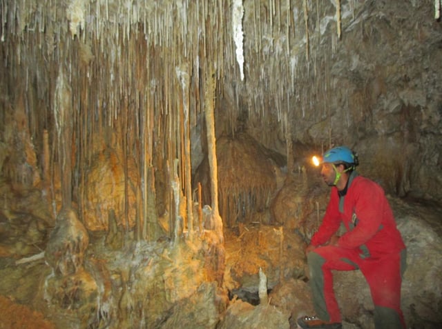 Underground Caving Adventure – Family-Friendly Dry Cave Exploration in Mallorca, listing photo