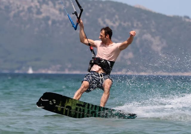 Refresher and Refinement Kitesurfing Course in Pollensa Bay, listing photo