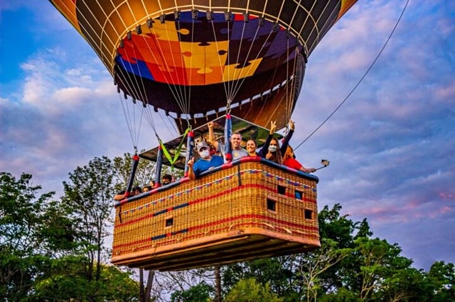 Full-Day Hot Air Balloon in Boituva with Transport and Accommodation, listing photo