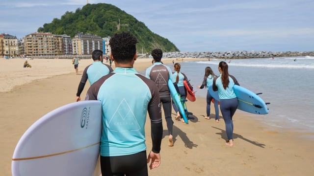5-Class Group Surf Lesson Bundle in San Sebastián, listing photo