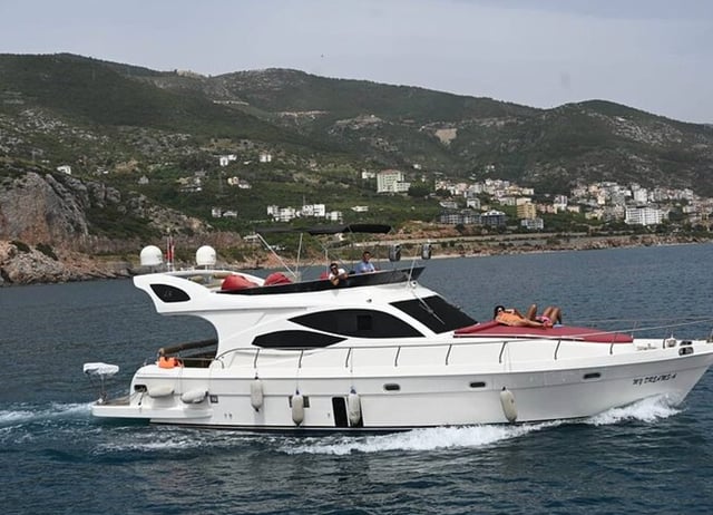 Private 4-Hour Yacht Cruise in Alanya with Lunch & Soft Drinks, listing photo