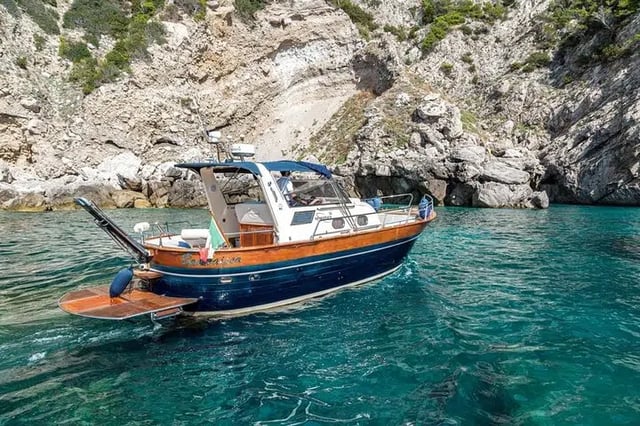 Private Boat Tour from Sorrento to Positano and Amalfi (Apreamare 10), listing photo