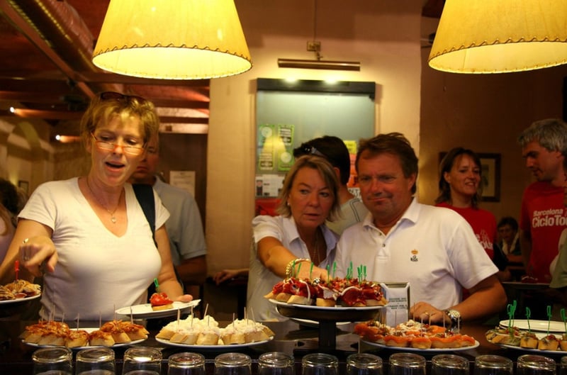 Private Guided Tapas Bike Tour in Barcelona, photo 4