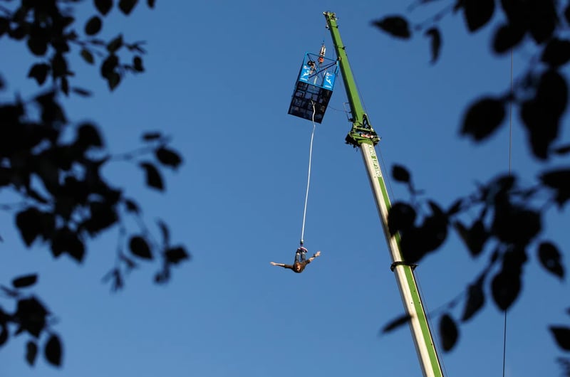 160ft Bungee Jumping at Bray Lake in Maidenhead gallery 2