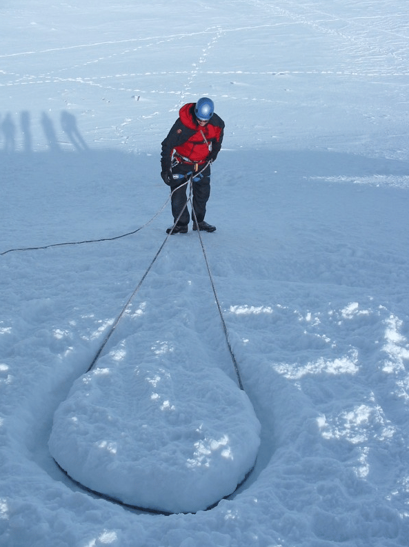 Cairngorm Plateau Snowhole Mountaineering Weekend, photo 4