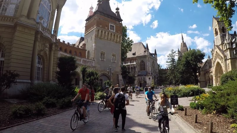 Budapest Bike or E-Bike Tour with a Traditional Goulash Meal, photo 2