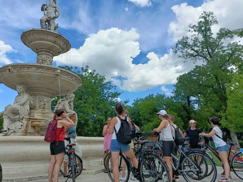 Budapest Bike or E-Bike Tour with a Traditional Goulash Meal, photo 5