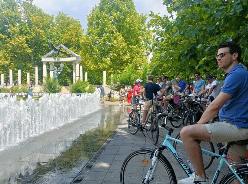 Easy Breezy Bike or E-Bike Tour in Budapest, Hungary gallery 2
