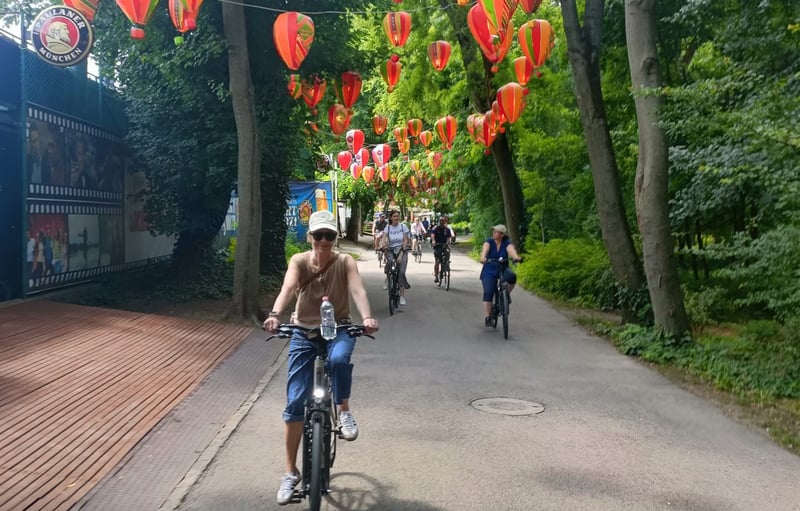 Easy Breezy Bike or E-Bike Tour in Budapest, Hungary gallery 3
