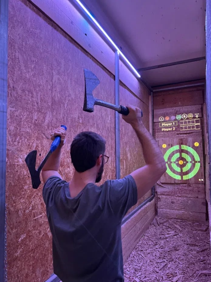 Premium Axe Throwing Session in Ruzafa, Valencia, photo 4