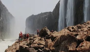 Swimming Under Victoria Falls in Zambia, photo 3