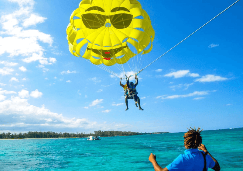 Parasailing Over Belle Mare Lagoon, photo 3