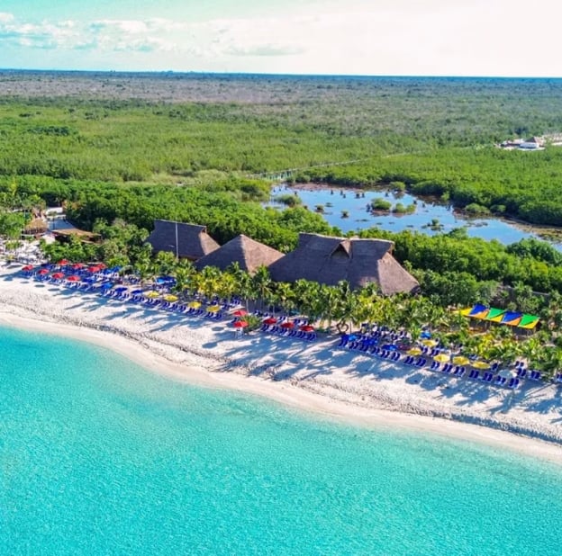 Deluxe Beach Day Pass with Zip Line Circuit in Cozumel, photo 4